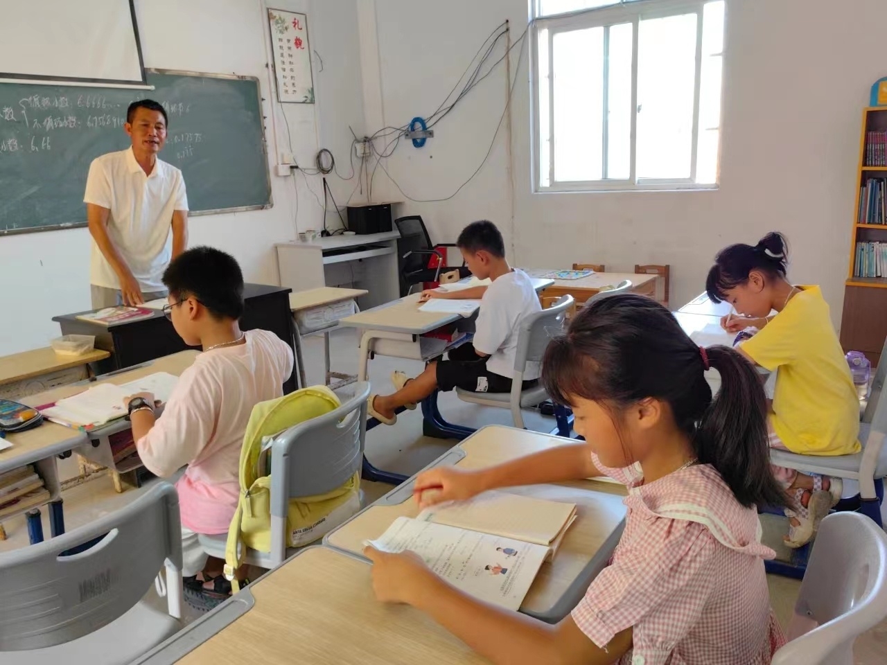 奋斗者风采身边的榜样施建忠郭丽蓉夫妻守岛30余载甘当偏远海岛教育